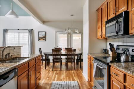 The Commodore - Stunning Vandy Home, Walk To It All Nashville Exteriér fotografie