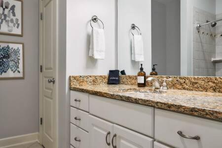 The Commodore - Stunning Vandy Home, Walk To It All Nashville Exteriér fotografie